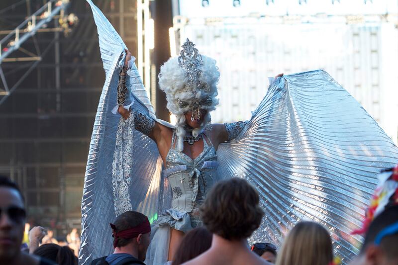 galleries/2012/03/26/ultra-music-festival-s-wildest-fans-including-paris-hilton-wheelchair-raver-and-more/ultras-wildest-fans-1_rovawt