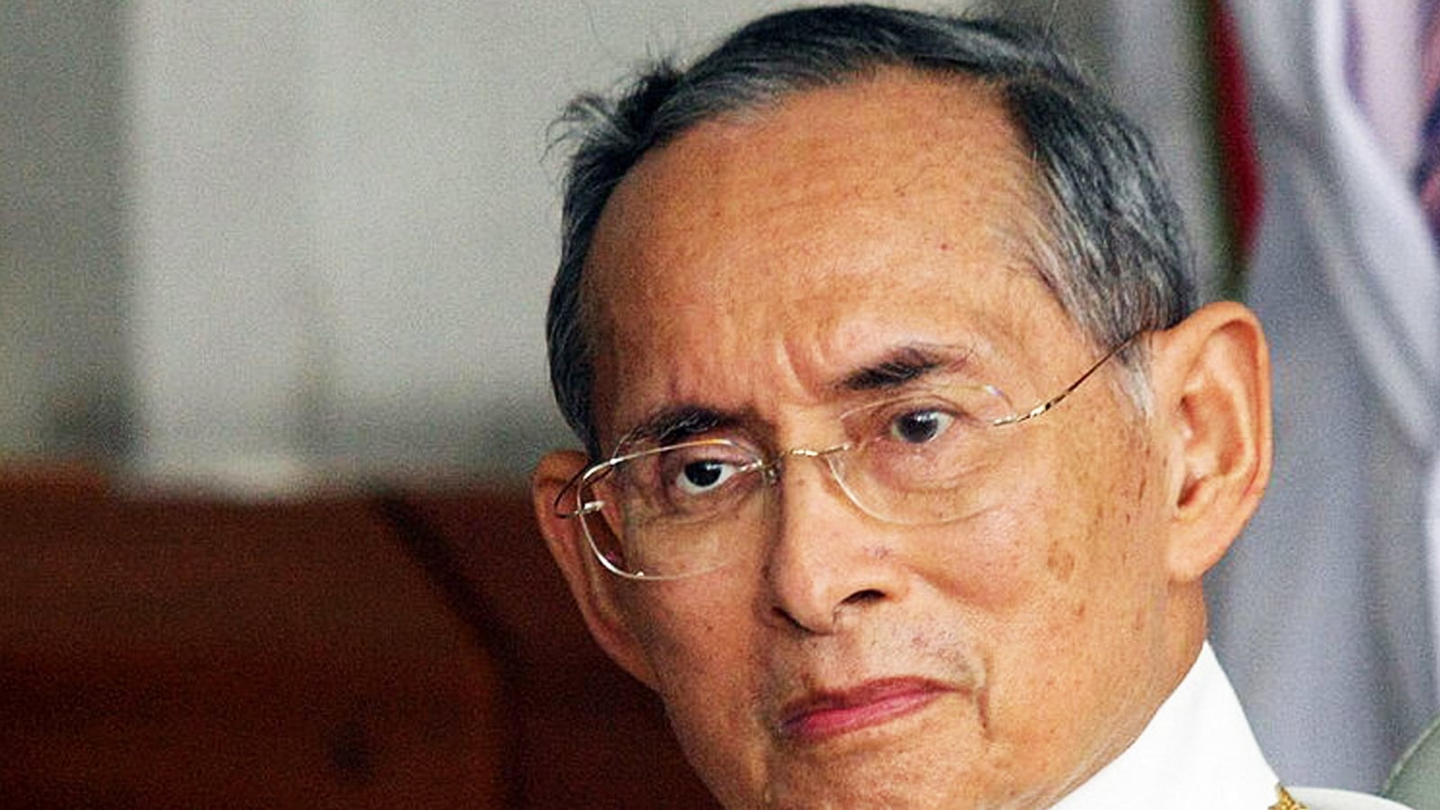 articles/2016/10/13/thailand-s-king-bhumibol-dies-triggering-anguish-and-fears-of-unrest/161013-Samuels-Thailand-King-tease1_b8oebe
