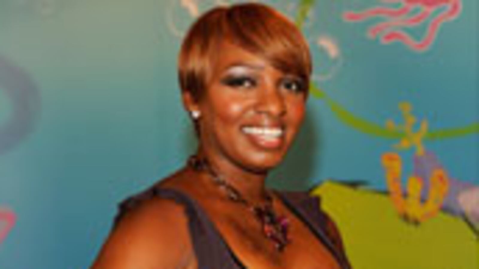 articles/2009/08/10/the-housewife-who-keeps-it-real/dana-nene_42619_stbigq