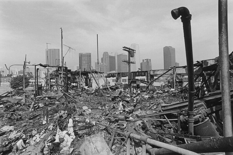 galleries/2012/04/27/los-angeles-riots-pictures-twenty-years-later-photos/la-riots-before-after-5_zwtync