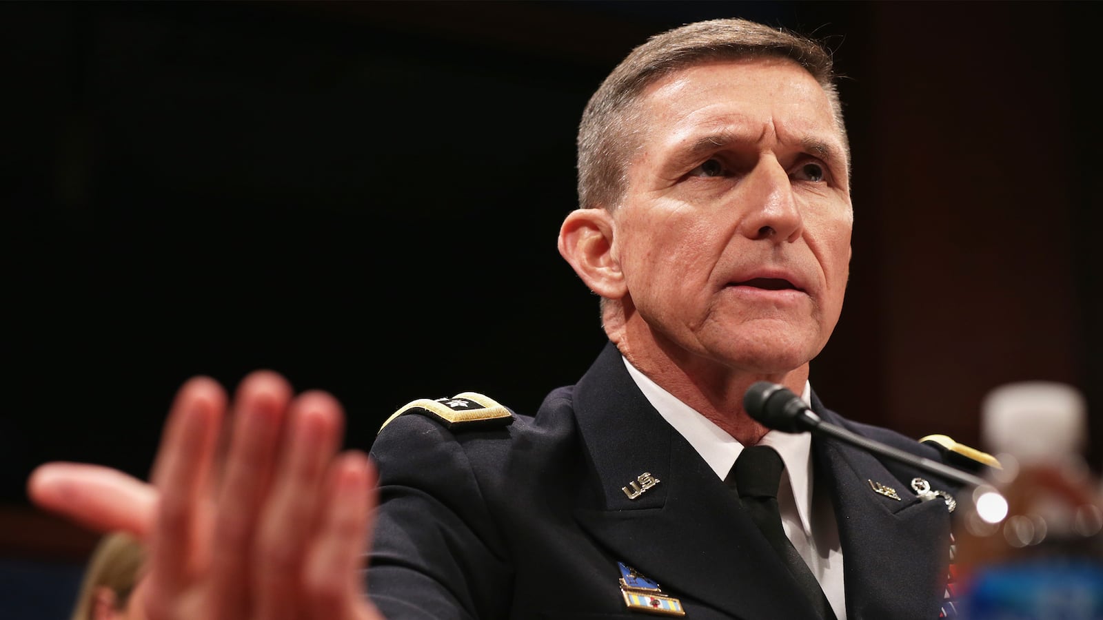 articles/2015/01/27/ex-pentagon-spy-chief-blasts-white-house-paralyzed-by-radical-islam/150126-kim-gen-michael-flynn-tease_inavwn