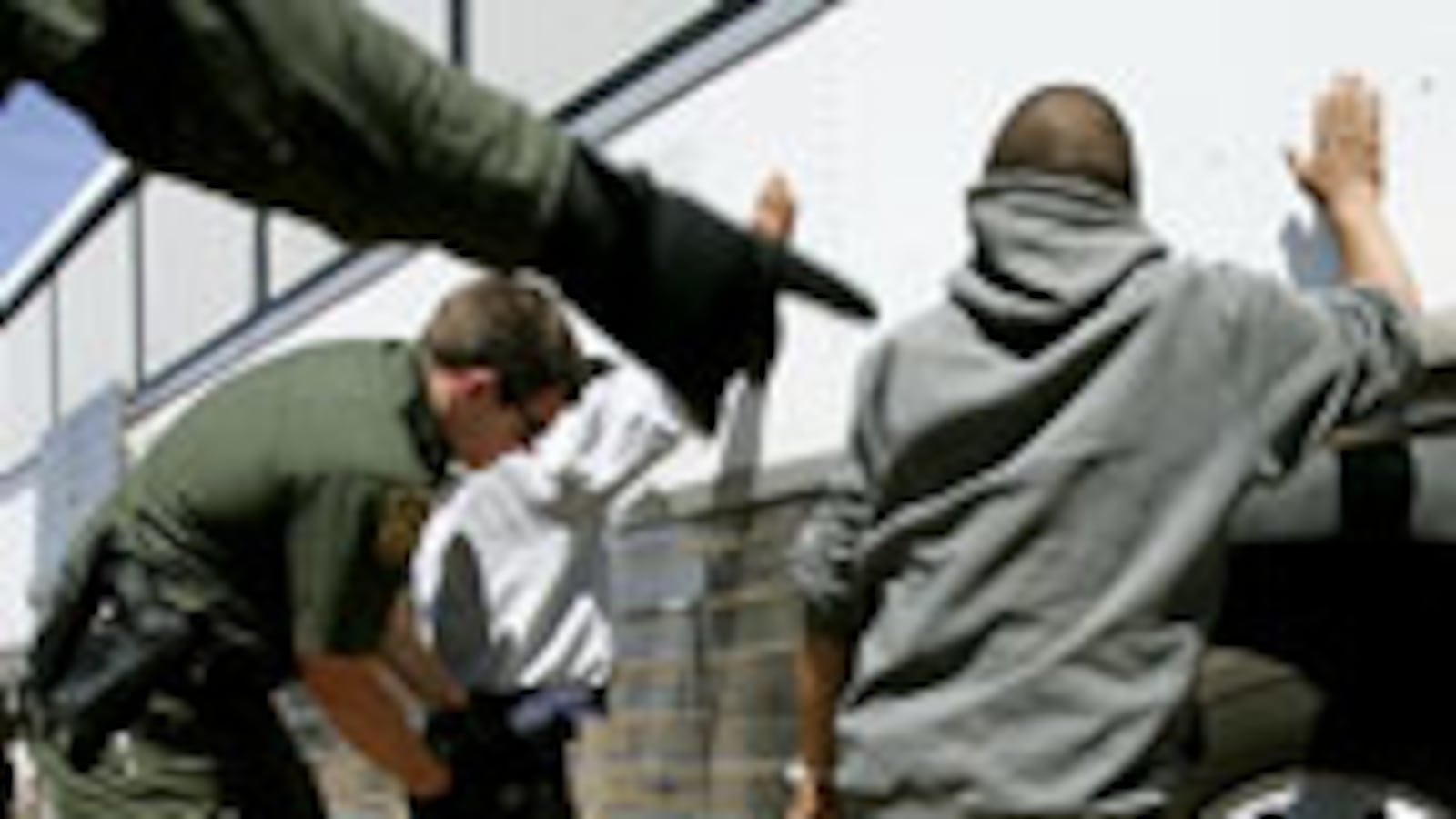 articles/2010/04/15/a-crazy-immigration-bill/sterling-immigration-law_94319_torle5