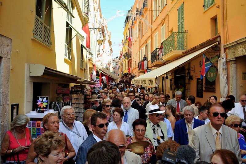 galleries/2011/07/01/charlene-wittstock-and-prince-albert-wedding/crowd-prince-albert-wedding-gallery_oz9sb9