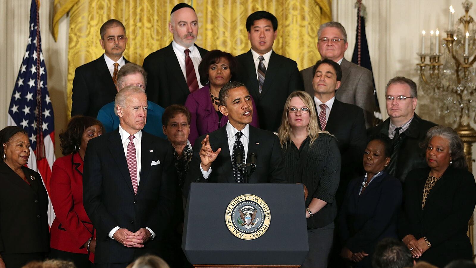 articles/2012/11/09/president-obama-s-hill-challenge-in-avoiding-fiscal-cliff/obama-fiscal-cliff-warren_gf7pma