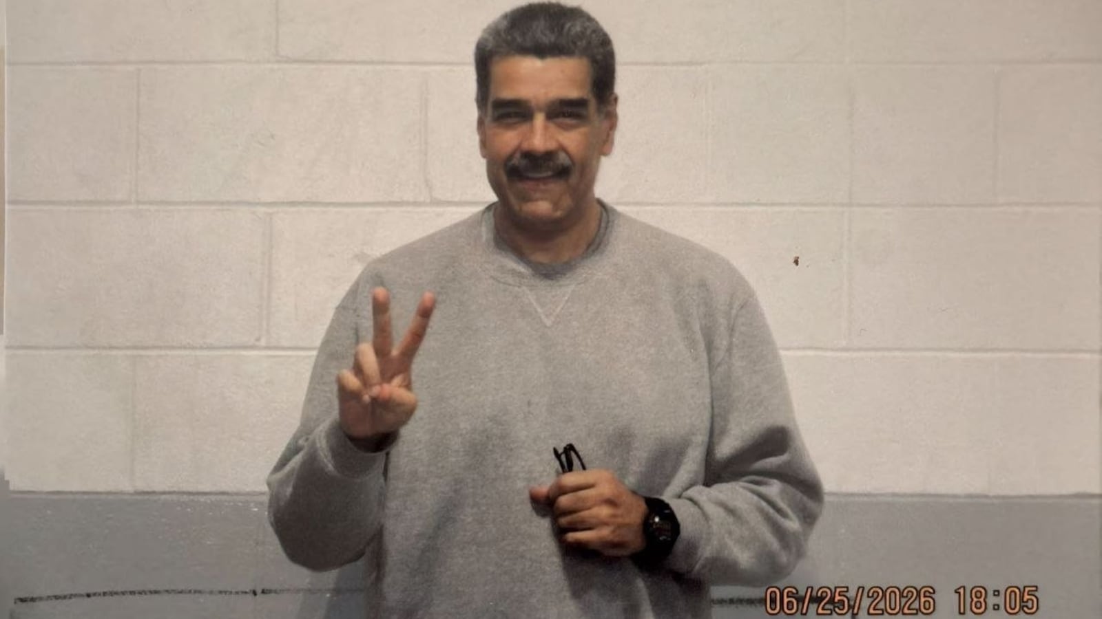 Nicolás Maduro posted images of himself smiling from the Metropolitan Detention Center in Brooklyn, New York.