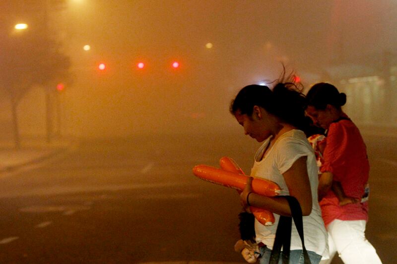 galleries/2011/07/06/phoenix-dust-storm-photos-videos/phoenix-dust-storm1_jeujy0