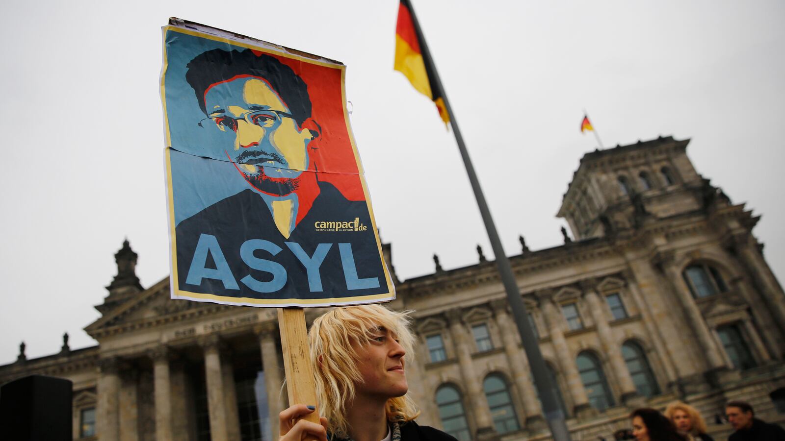 articles/2013/12/12/edward-snowden-not-pope-francis-is-the-person-of-the-year/131211-poulos-snowden-tease_peir3y