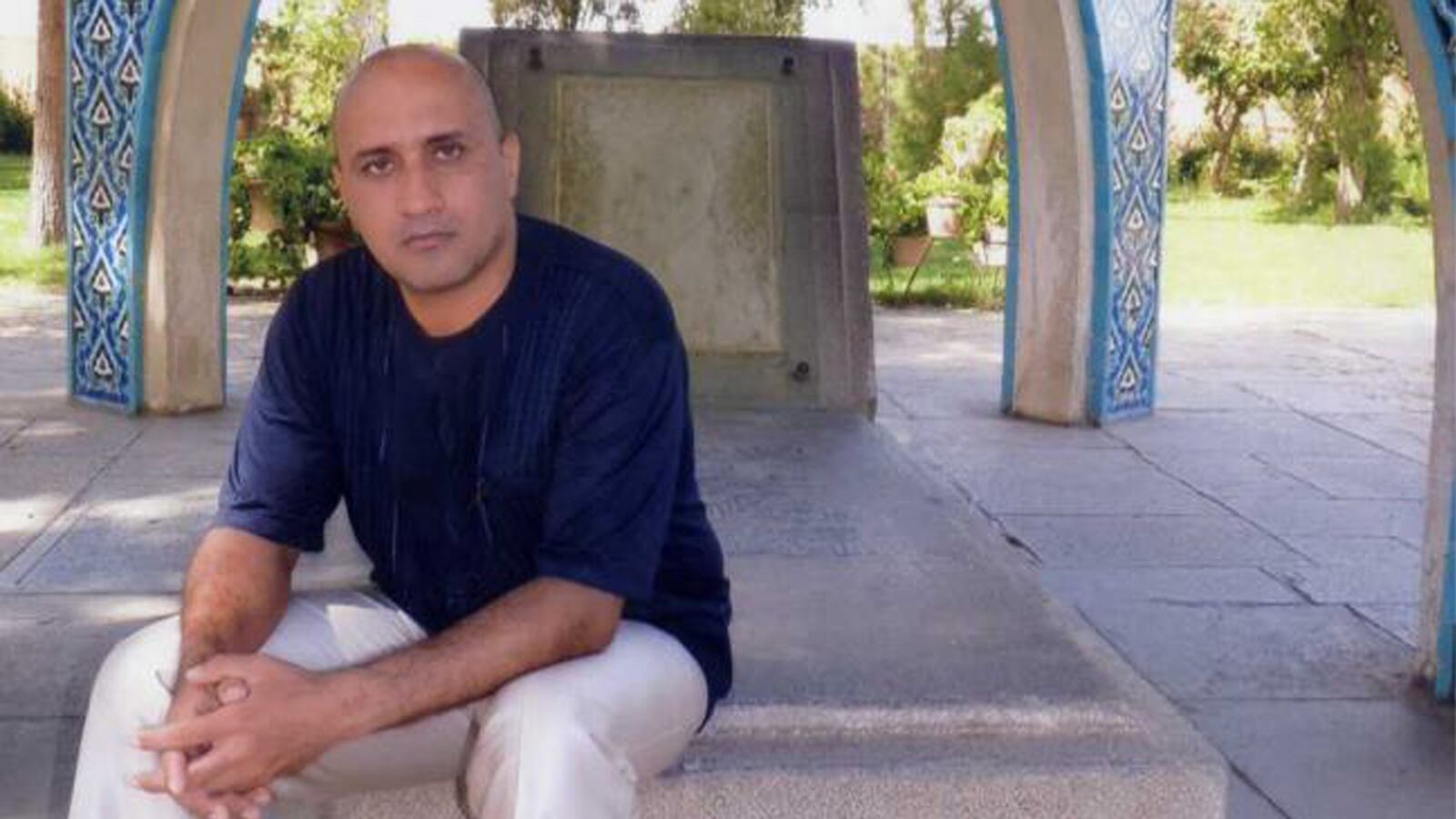articles/2012/11/15/friends-speak-out-on-iranian-blogger-sattar-beheshti-s-alleged-torture/iranian-blogger-memarian-tease_eswdur