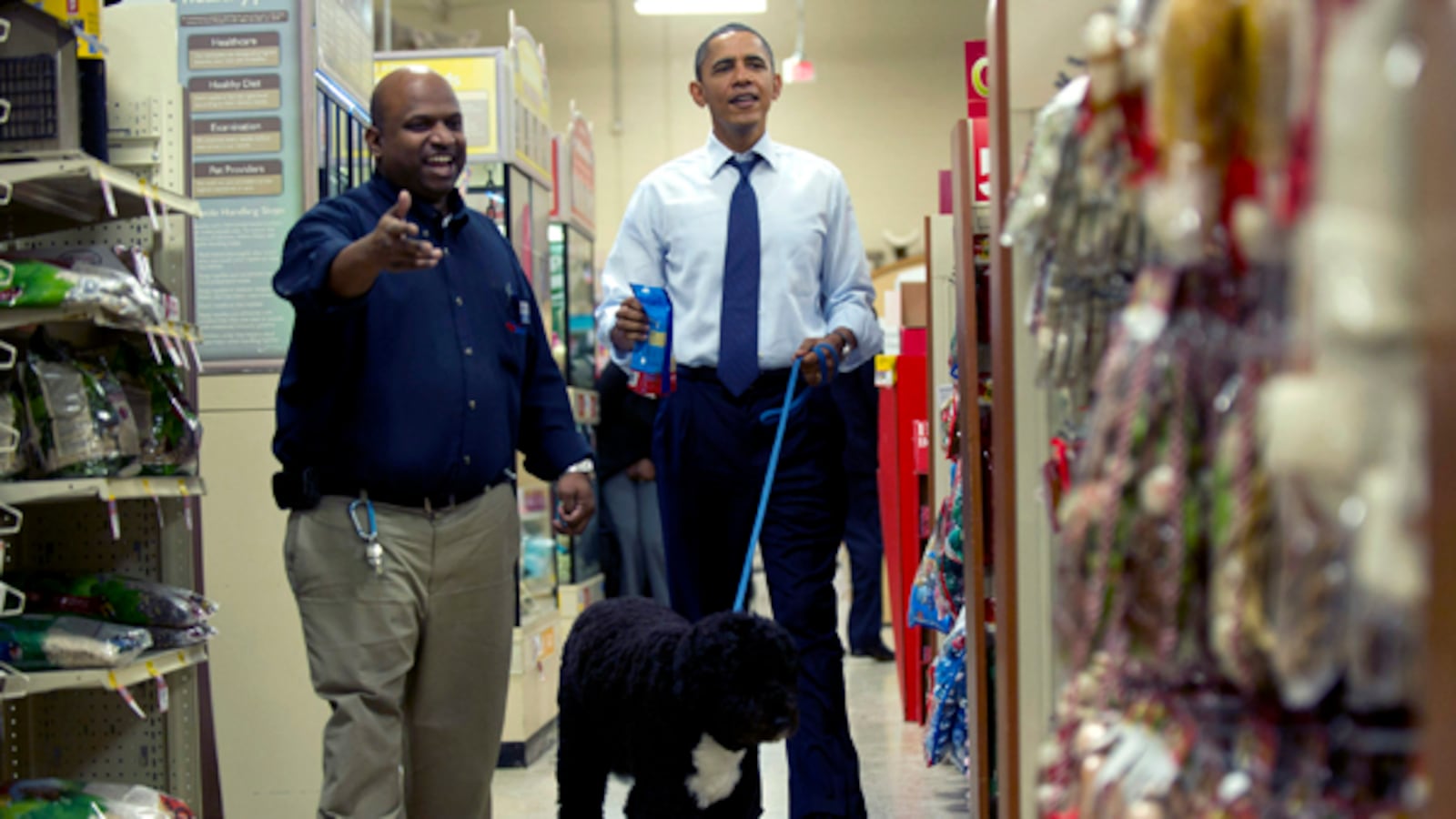 cheats/2011/12/25/white-house-denies-secret-bo-flight/obama-bo-fly-back-hawaii-cs_ijzrd7