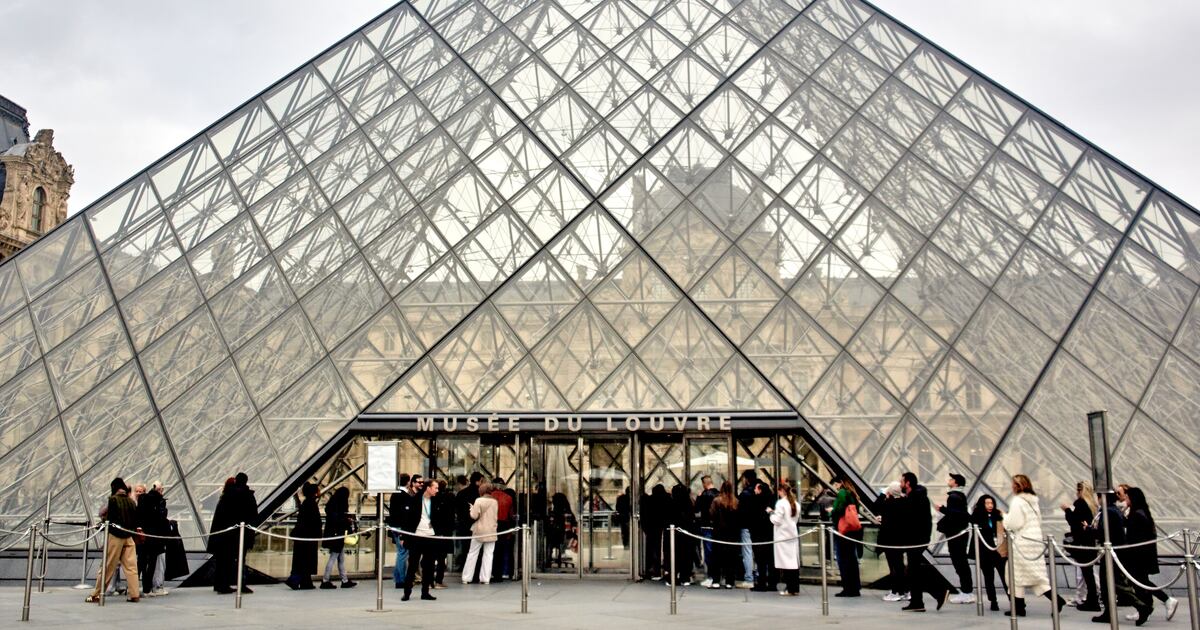 Police Detain Four More Over Brazen Louvre Jewels Heist