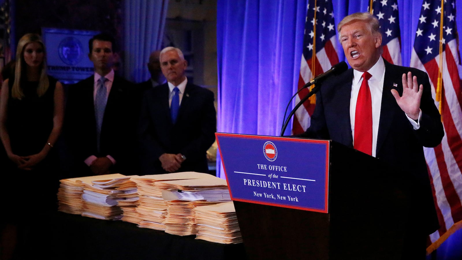 articles/2017/01/11/how-will-the-media-fight-the-right-s-weaponization-of-fake-news/170111-grove-trump-tease_ludyda