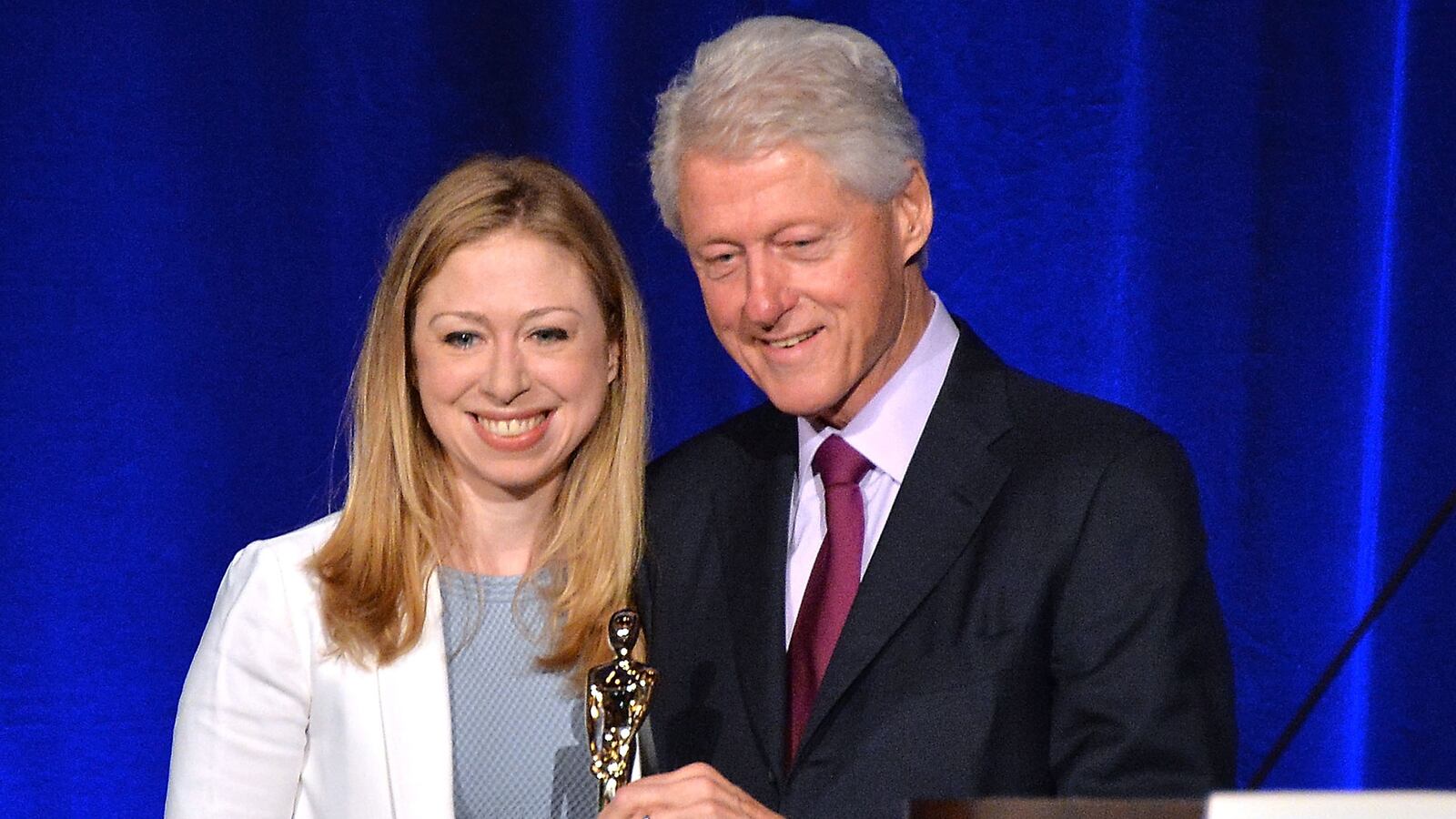 cheats/2013/06/12/bill-clinton-is-father-of-the-year/130612-bill-clinton-father-of-the-year-cheat_kurbjq