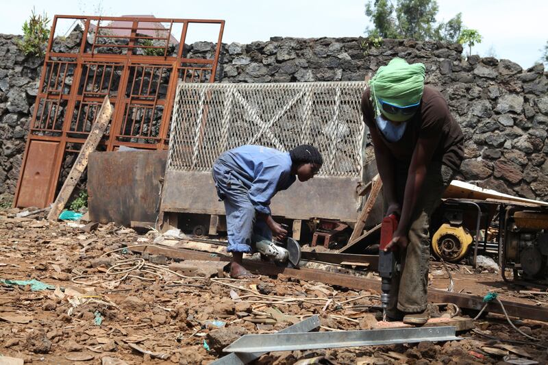 galleries/2014/06/06/victims-no-more-congo-s-badass-women-mechanics-photos/140605-congo-mechanics5_ypew3e