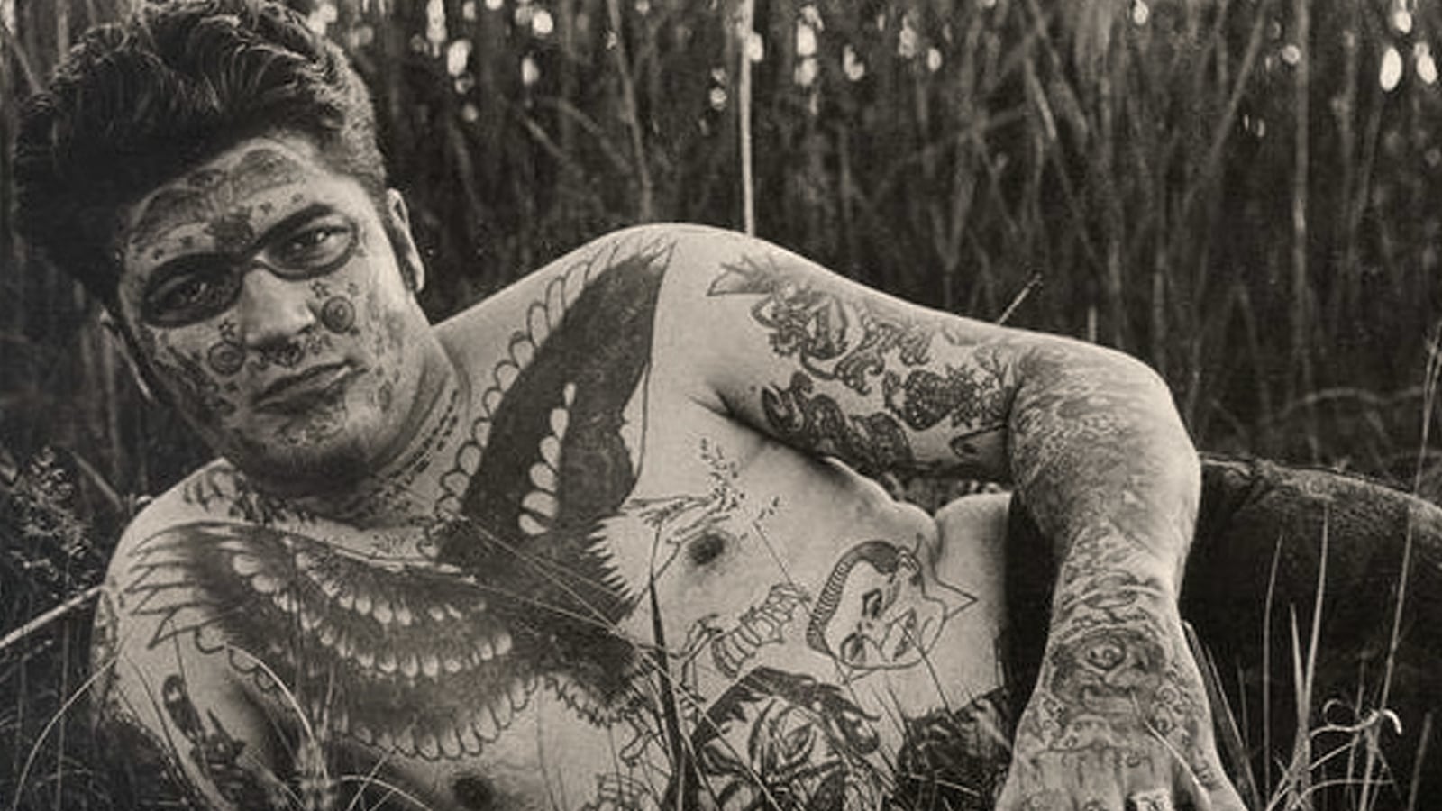 articles/2016/08/08/how-women-really-see-men-a-survey-of-the-female-gaze-in-art/160807-Teeman-female-gaze-tease_grxoau