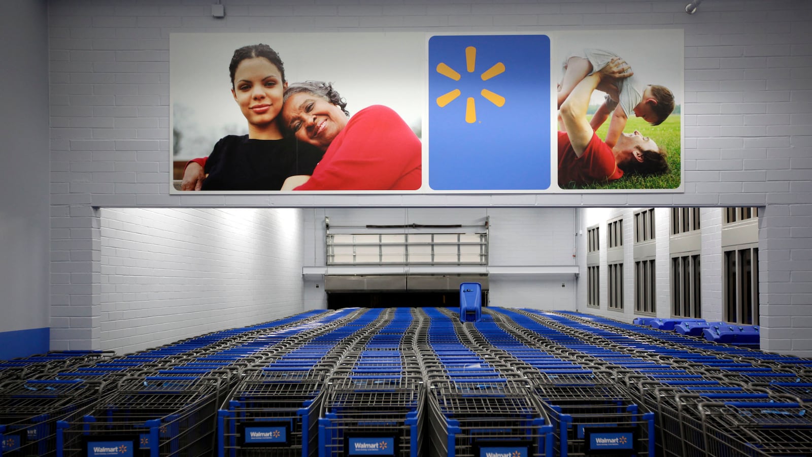 articles/2013/02/19/walmart-customers-have-disappeared-will-they-take-the-economy-with-them/130220-mcardle-walmart_xxrini