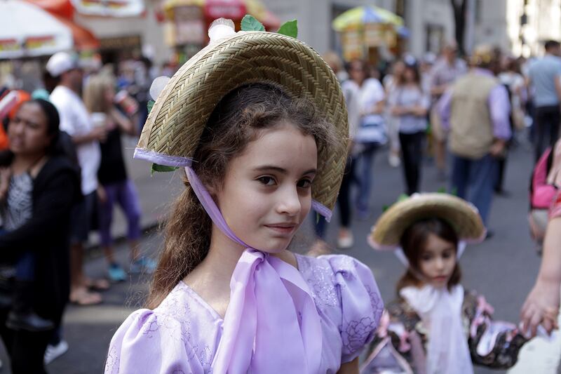 galleries/2018/01/01/easter-bonnet-parade-new-york-city/170414_easter_bonnet_17_z8cktb