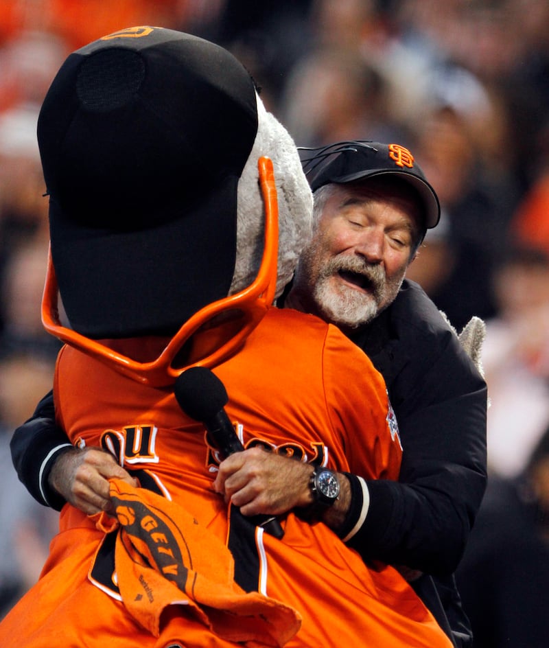 galleries/2012/10/27/eminem-zooey-deschanel-more-celebrity-world-series-fans-photos/robin-williams-celebrity-world-series-fans_ghp1us