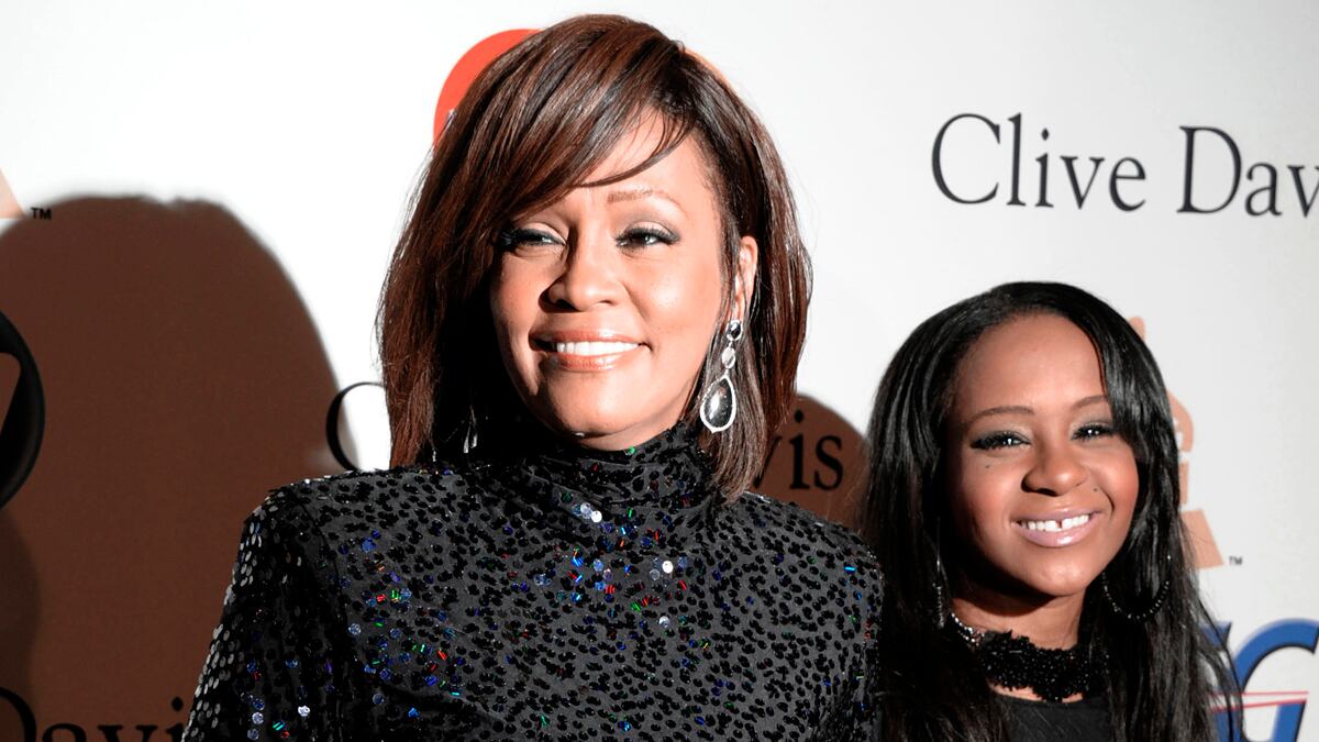 cheats/2012/03/07/whitney-leaves-fortune-to-daughter/whitney-bobbi-kristina-cheat_e4xywr