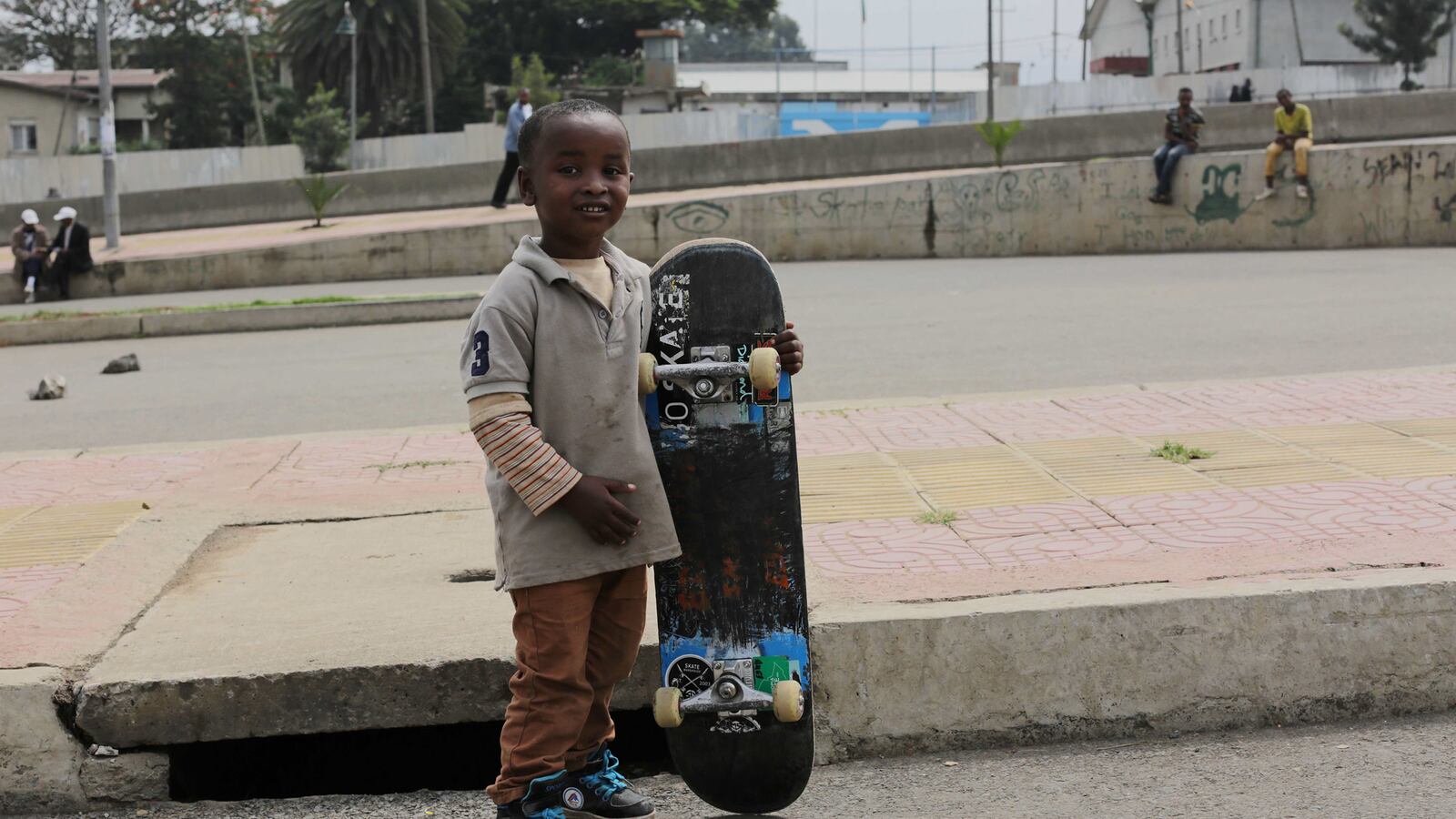galleries/2015/06/06/the-skate-punks-of-ethiopia-photos/150605-ethiopia-skate2_zmzdgr