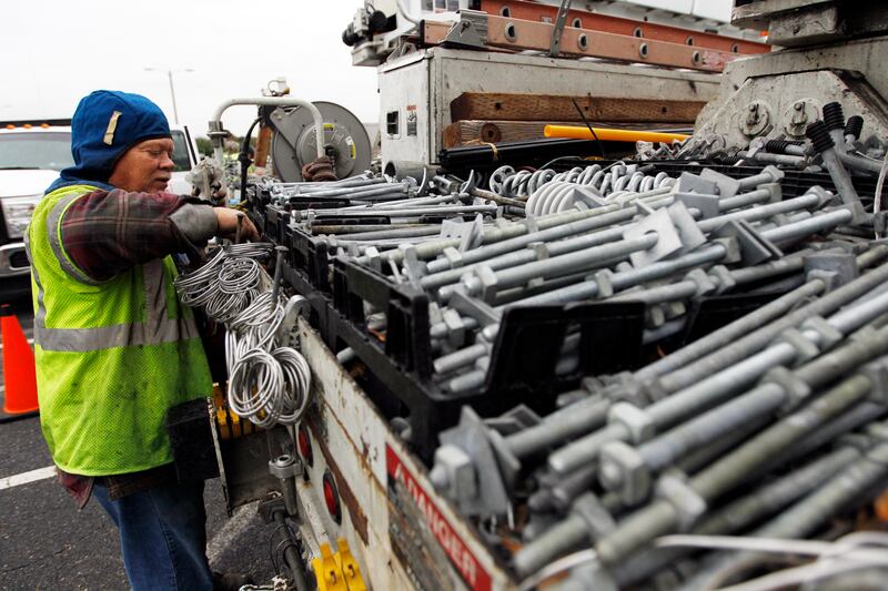 galleries/2012/10/30/hurricane-sandy-heroes-from-coast-guard-rescuers-to-red-cross-volunteers-photos/hurricane-sandy-heroes-power-workers_c9dnwe