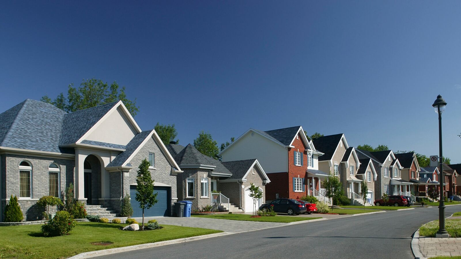 articles/2013/08/02/a-record-21-6-million-millennials-live-with-mom-and-dad/130802-moving-home-cnbc-tease_wnlncw