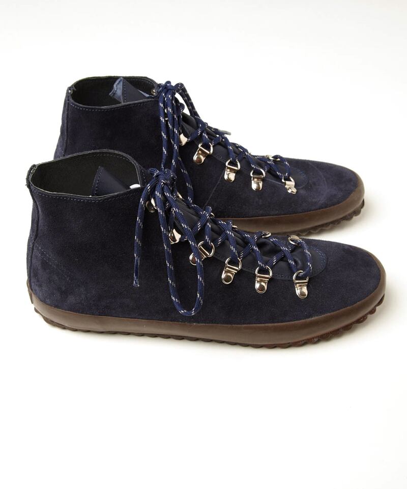 galleries/2012/12/06/2012-gift-guide-outdoor-gear/guide-blueboots2560_yyrgft