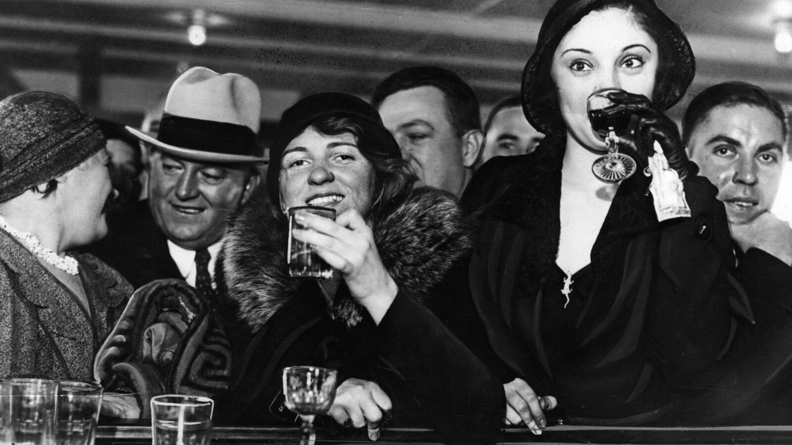 articles/2017/05/04/midwestern-mixology-life-behind-bars-episode-3/170504-life-behind-bars-tease_r8rale