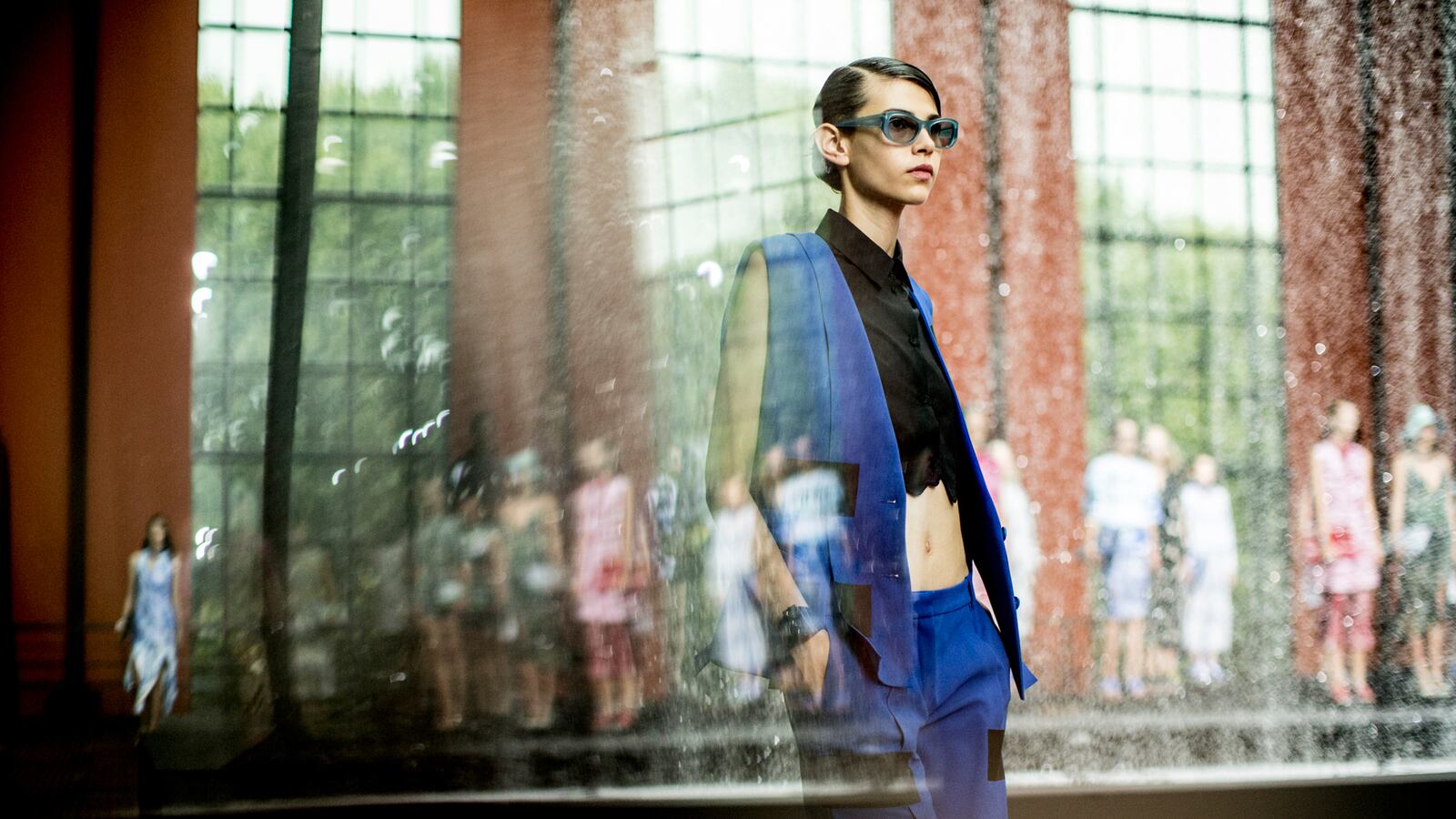 galleries/2013/10/03/best-of-backstage-at-paris-spring-summer-2014-photos/131002-paris-fashion1_eayqgh