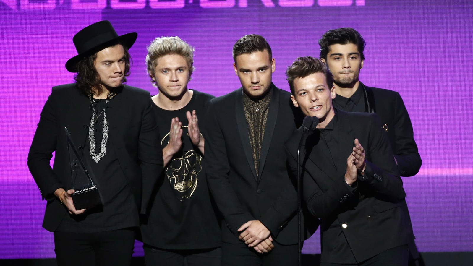 cheats/2014/11/24/one-direction-wins-big-at-2014-amas/141124-one-direction-cheat_vjxgle