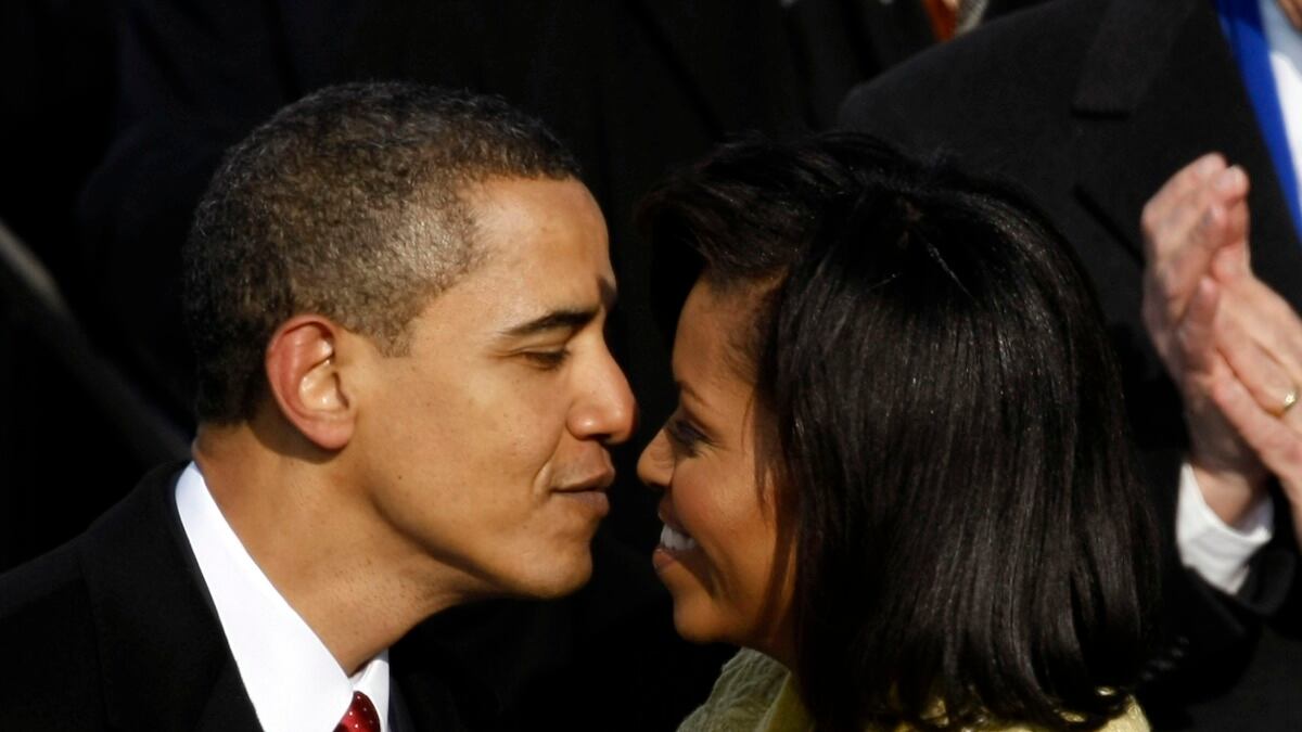 cheats/2012/08/16/plaque-made-for-obamas-first-kiss/obama-kiss-cheat_jwlx0x