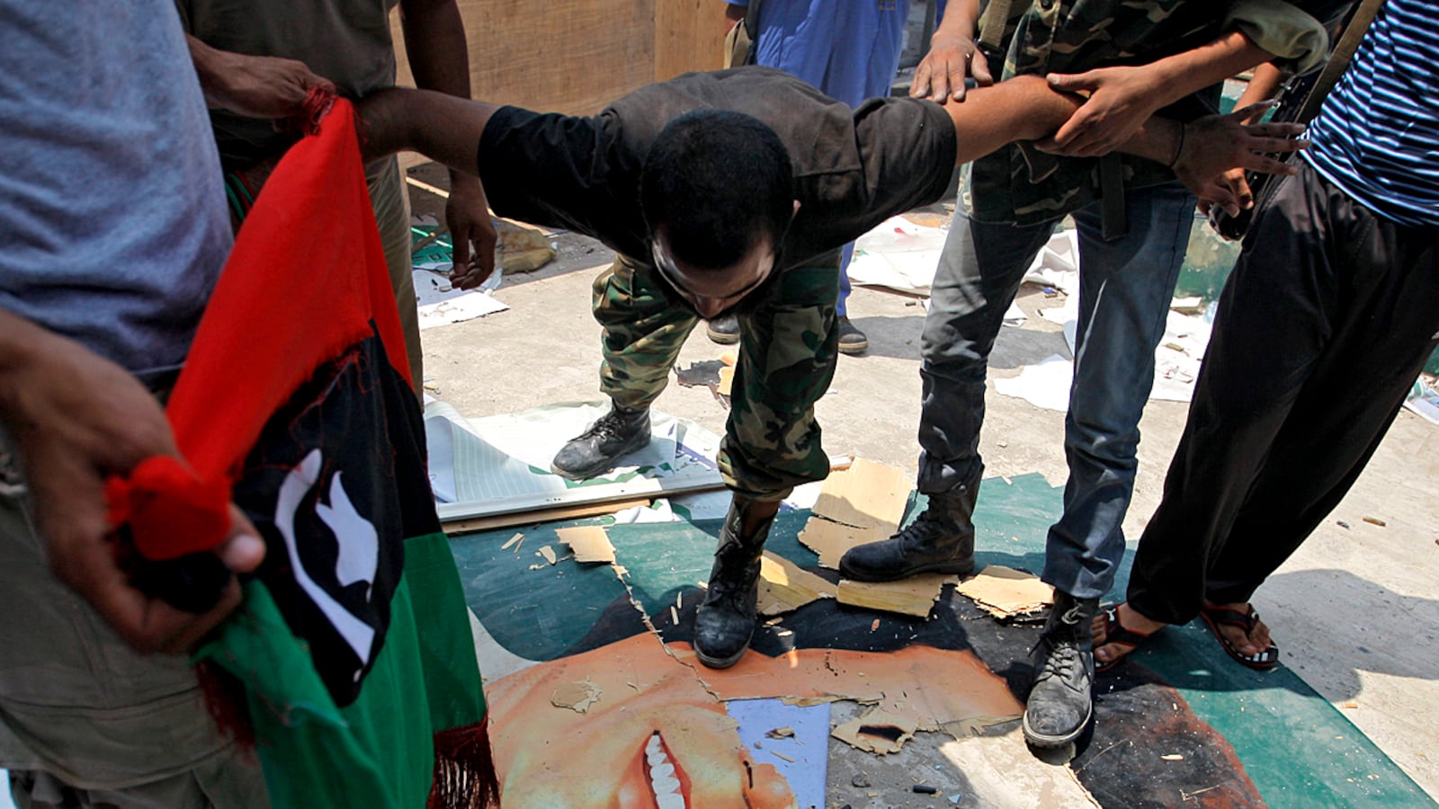 articles/2011/08/24/libya-news-rebels-put-bounty-on-gaddafi-s-head/libya-rebels-qaddafi-kossov_bditc5