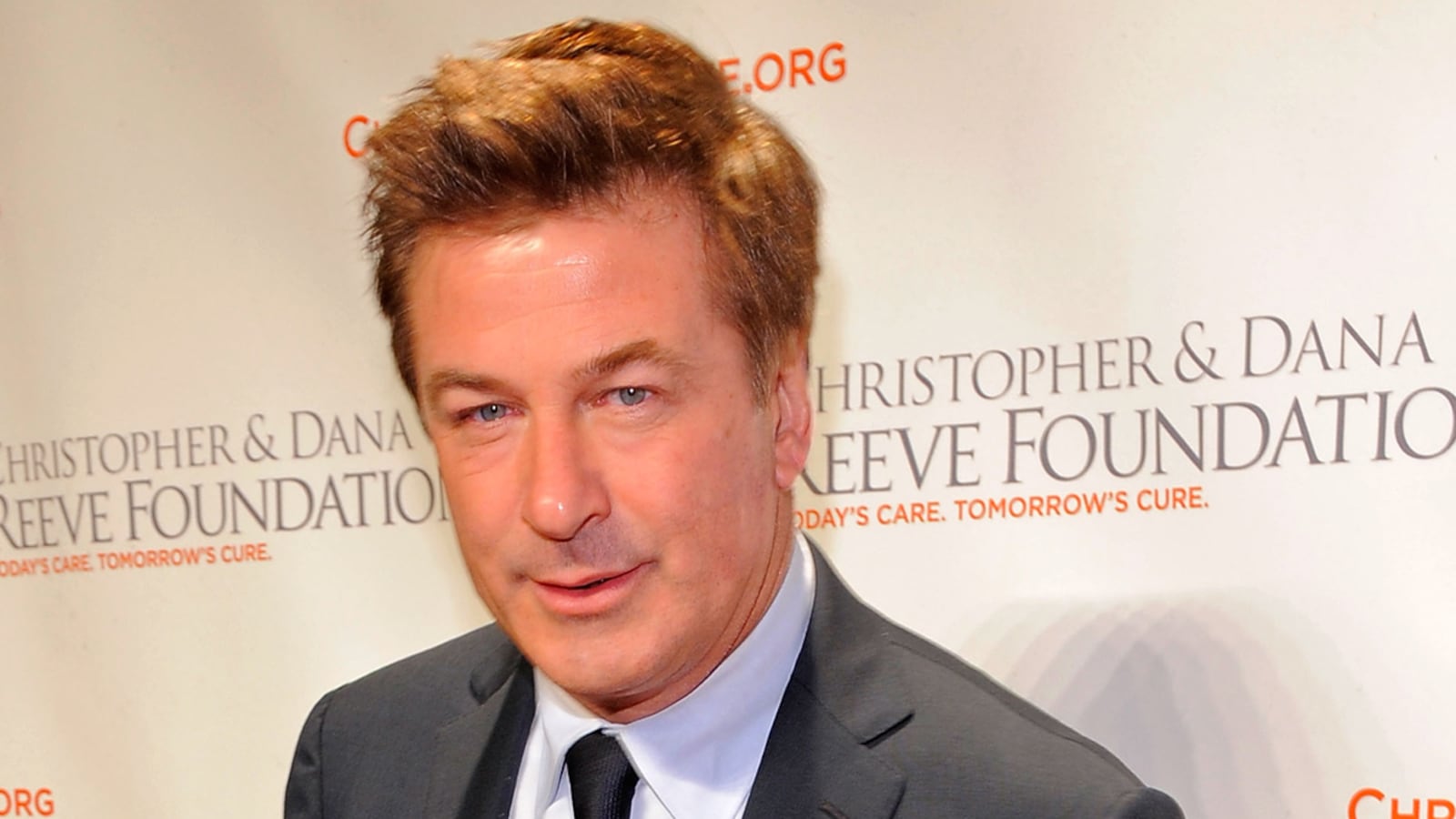 cheats/2011/12/06/report-alec-baldwin-booted-off-flight/alec-baldwin-kicked-off-flight-abusive-attendant-cs_jzytkn