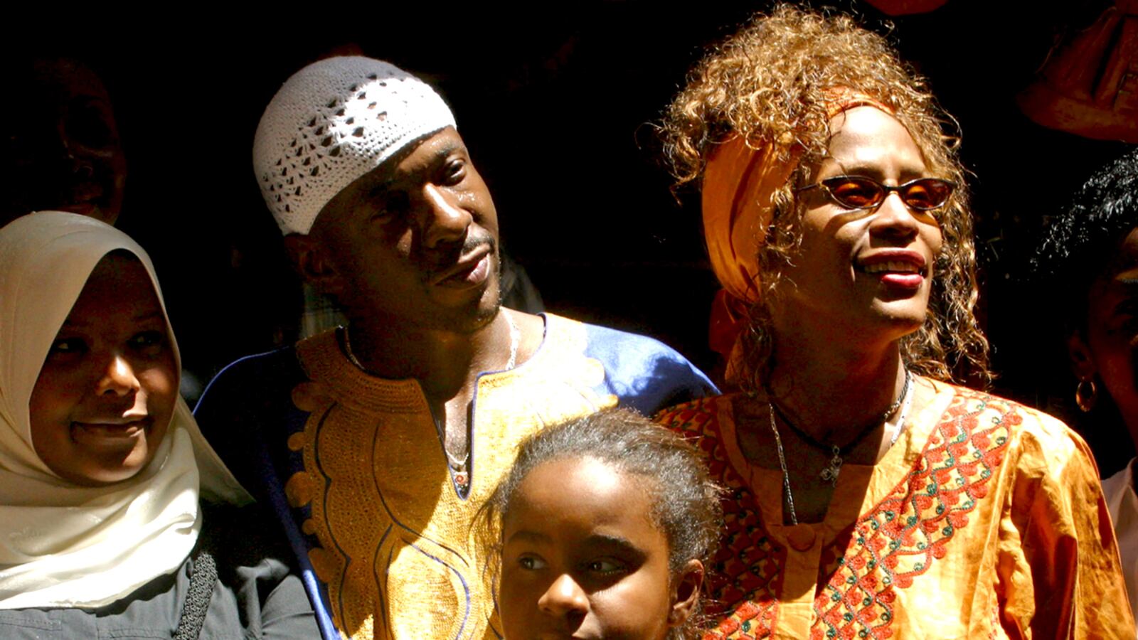 galleries/2012/02/14/bobby-brown-dionne-warwick-a-who-s-who-in-whitney-houston-s-family-photos/whitney-houston-family-tease_jqwzcx