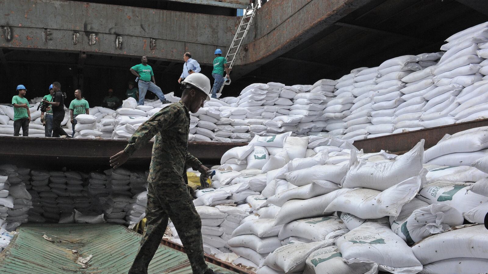 cheats/2013/07/16/north-korean-ship-smuggling-weapons/130716-nkorea-cuba-ship-cheat_hwldzg