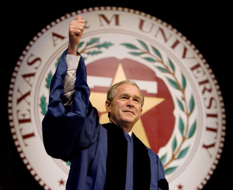 galleries/2010/05/14/the-30-all-time-graduation-speakers/commencement-speakers---george-w-bush_xymy79