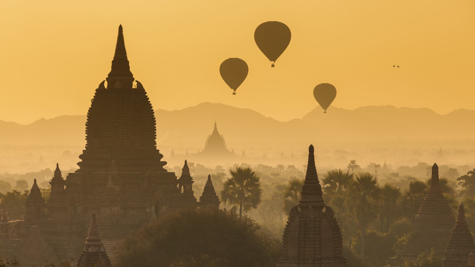 articles/2013/12/05/temple-hopping-in-the-paradise-of-bagan-burma/131204-what-a-world-burma-tease_v0fpmf