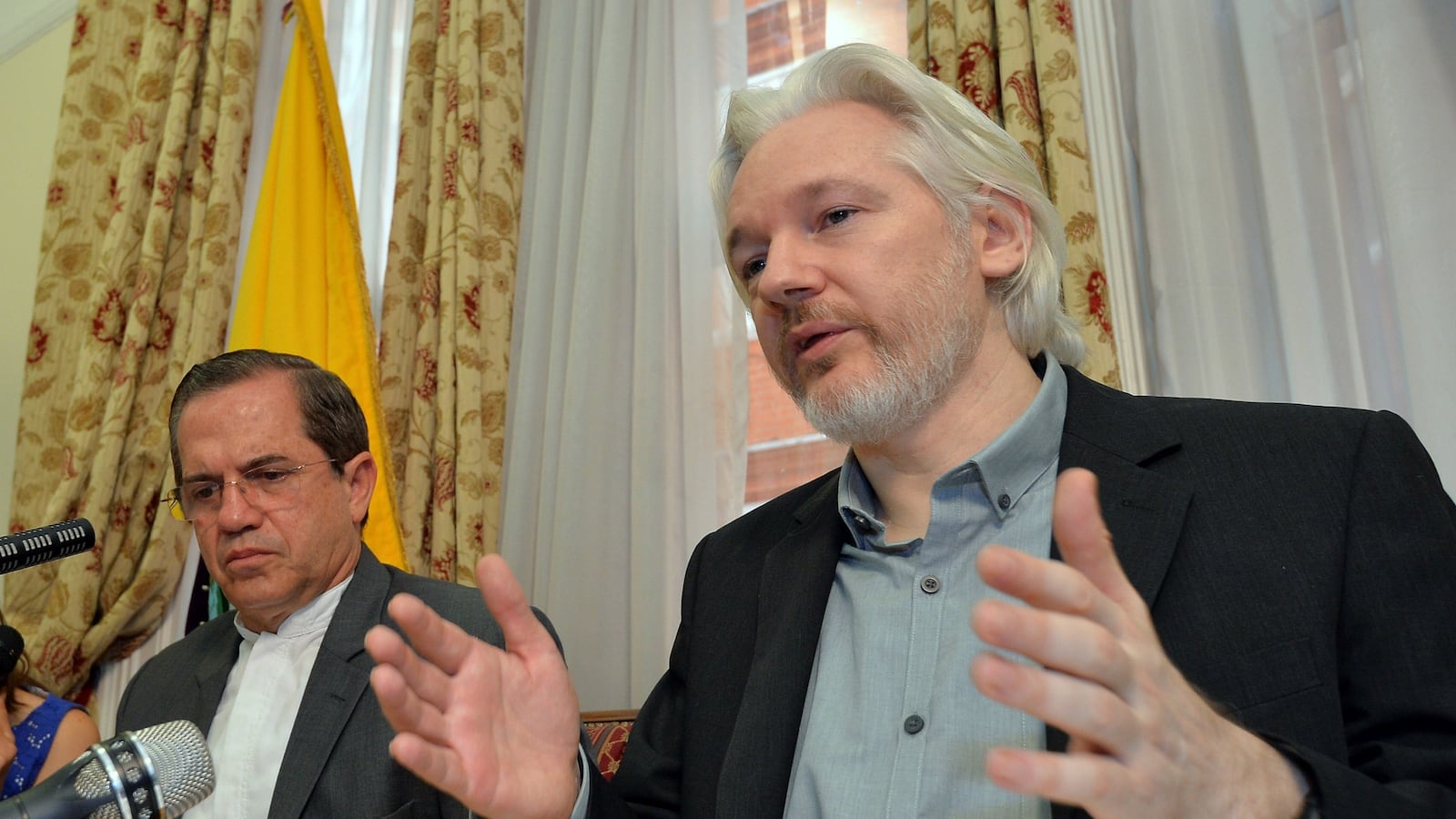cheats/2015/07/03/france-rejects-assange-s-asylum-plea/150703-assange-cheat_btvgot
