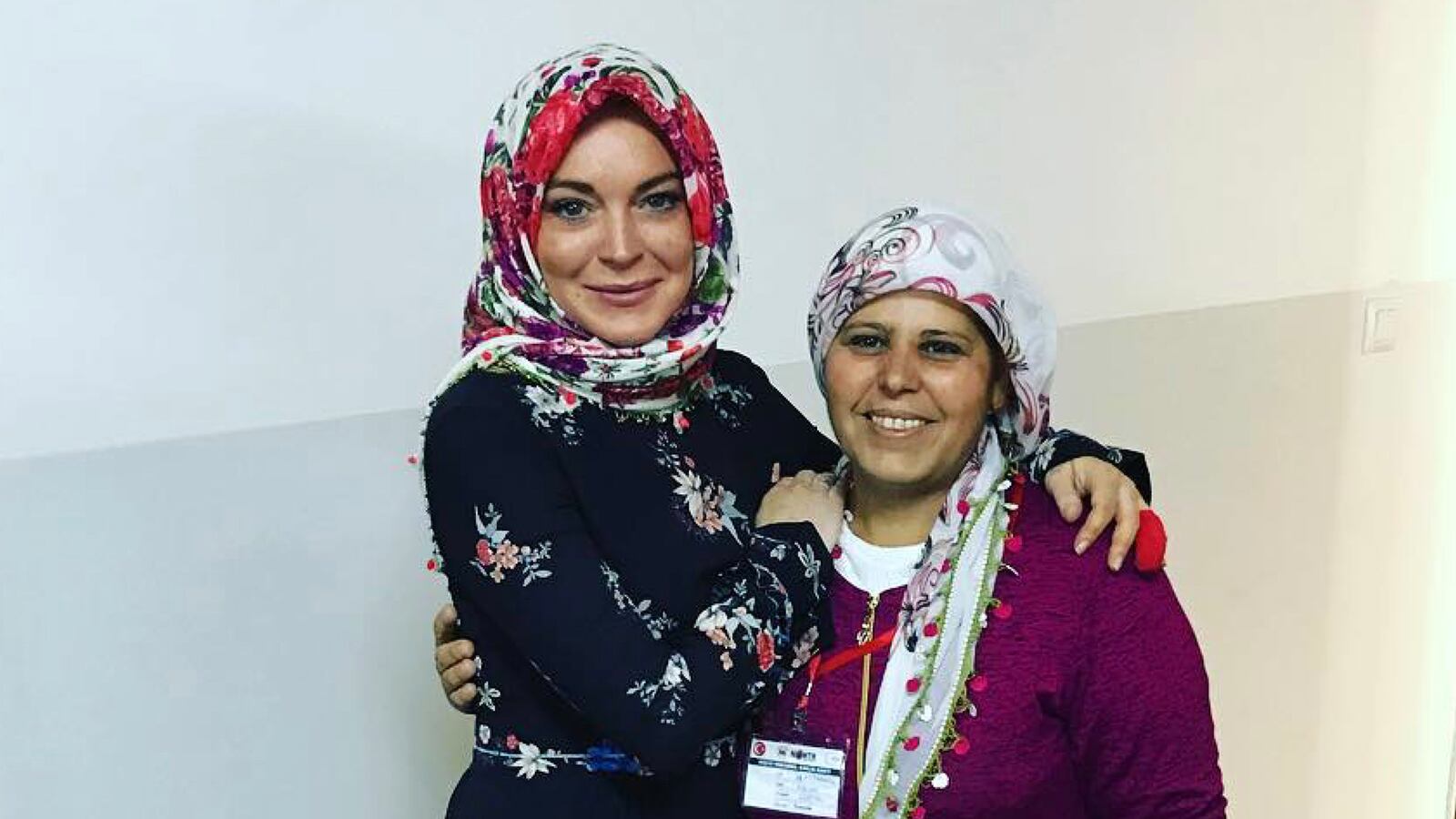 articles/2016/11/03/what-the-hell-is-going-on-with-lindsay-lohan/161103-zimmerman-lilo-tease_u3yycg