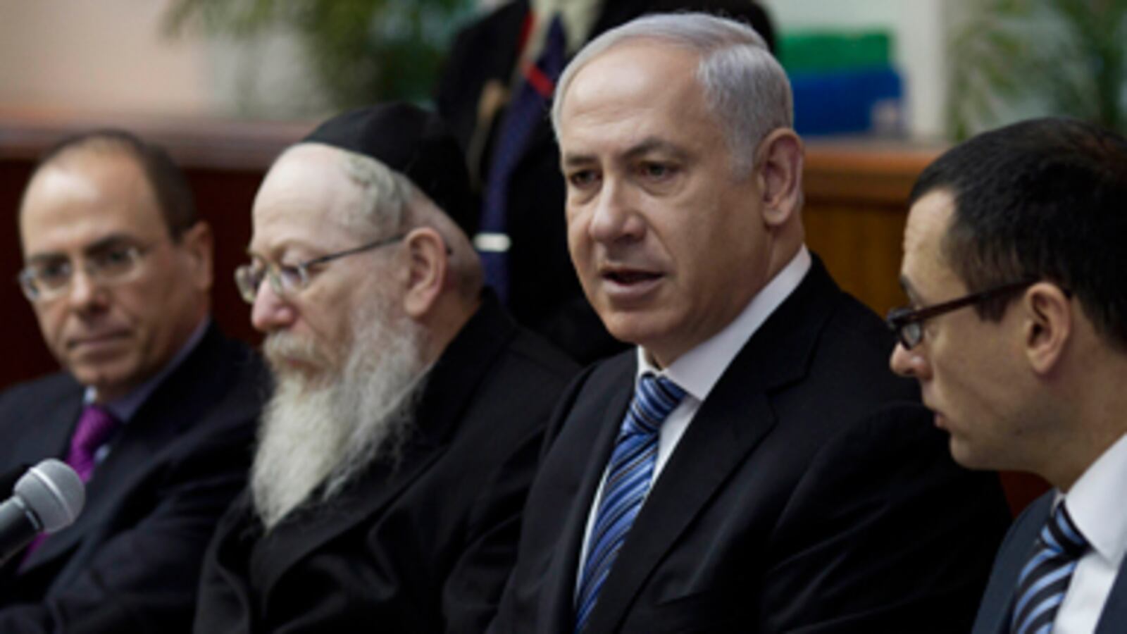 articles/2011/03/01/israel-divided-over-strategy-for-arab-uprisings/ephron-israel_163465_zfbvip