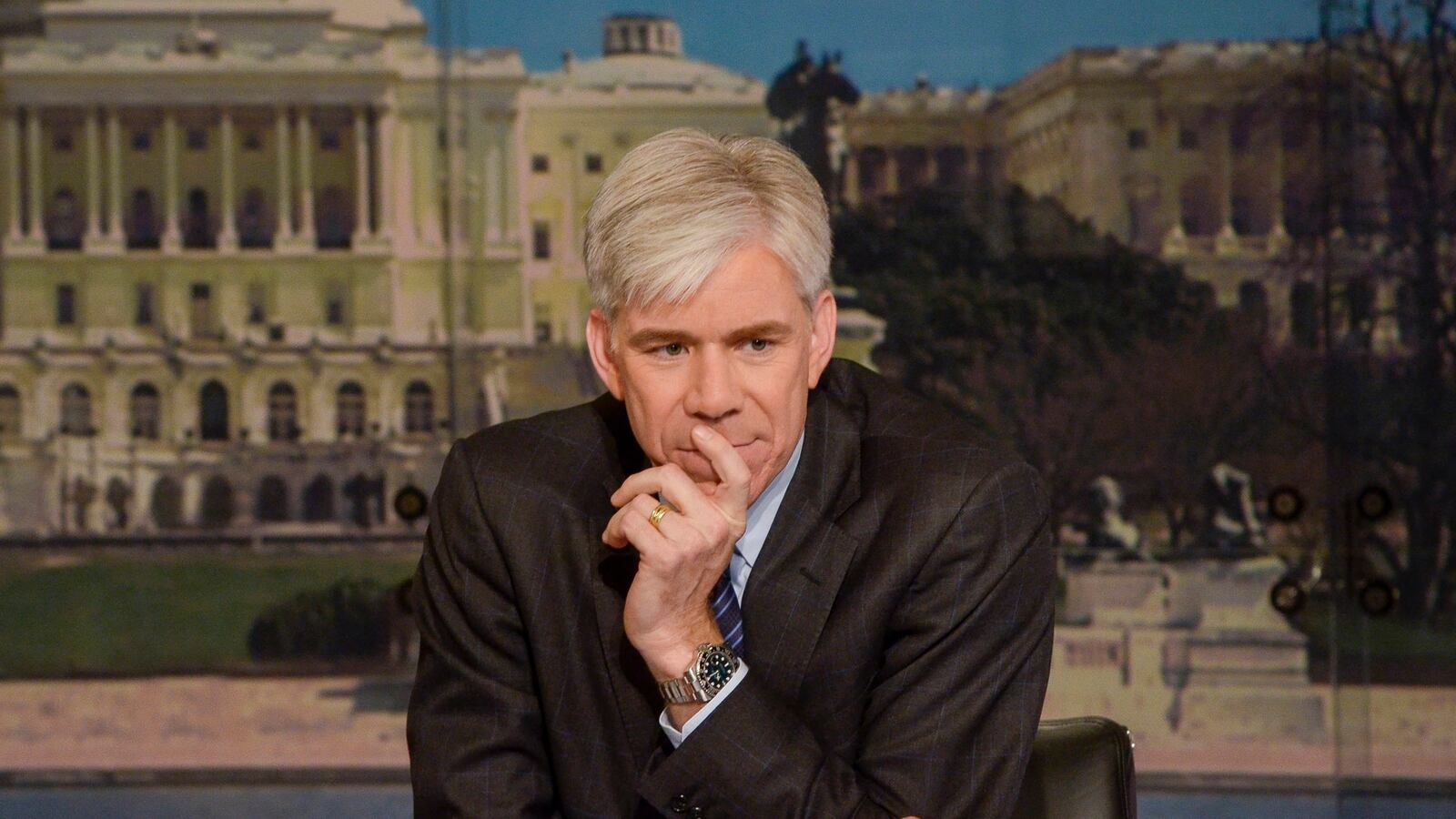 articles/2014/12/23/david-gregory-s-meet-the-press-eviction-exposed-in-washingtoniantakedown/141222-grove-gregory-tease_srnmp9