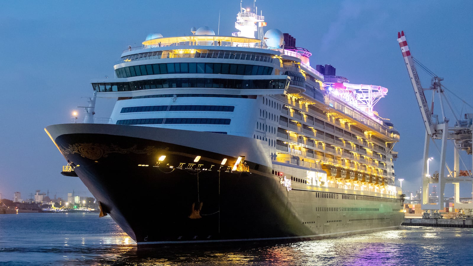 The cruise ship "Disney Dream"