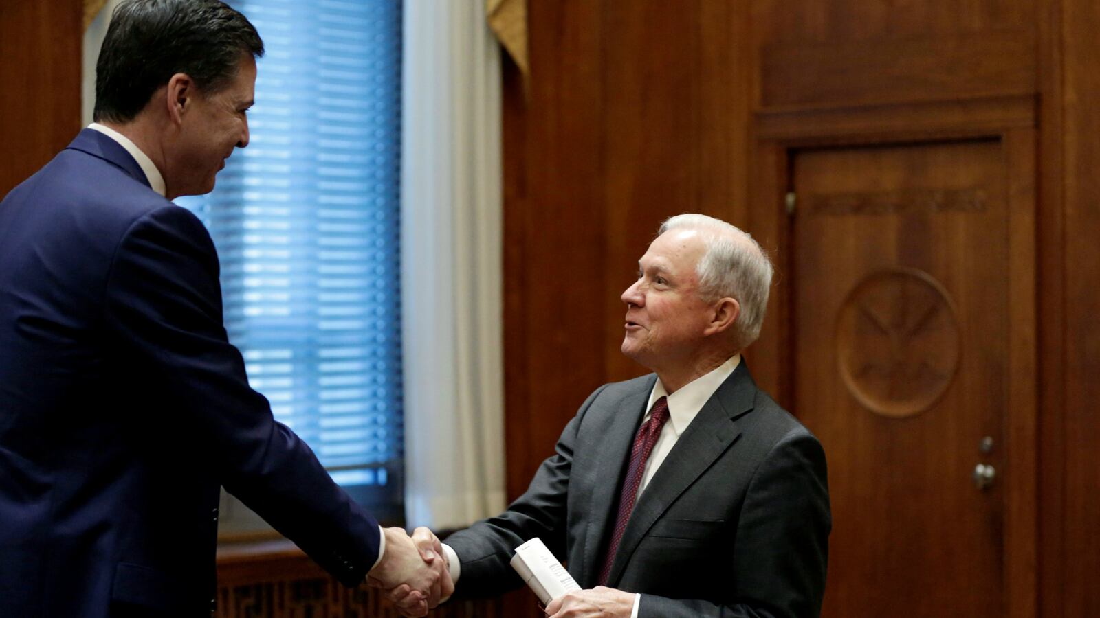 170606-sessions-comey-cheat_qeog0o