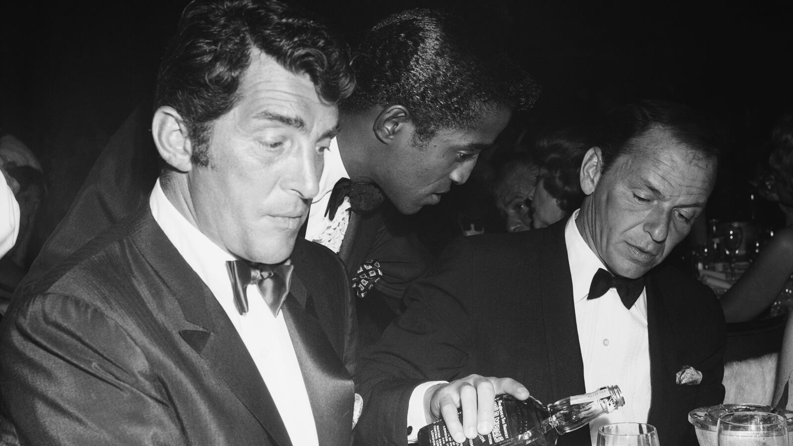 articles/2016/05/14/how-frank-sinatra-drank-american-whiskey-his-way/160513-rothbaum-sinatra-embed-tease_dhmtx7