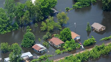 cheats/2011/05/15/scared-flood-evacuees-flee-louisiana/louisiana-spillway-flood_t6nst3