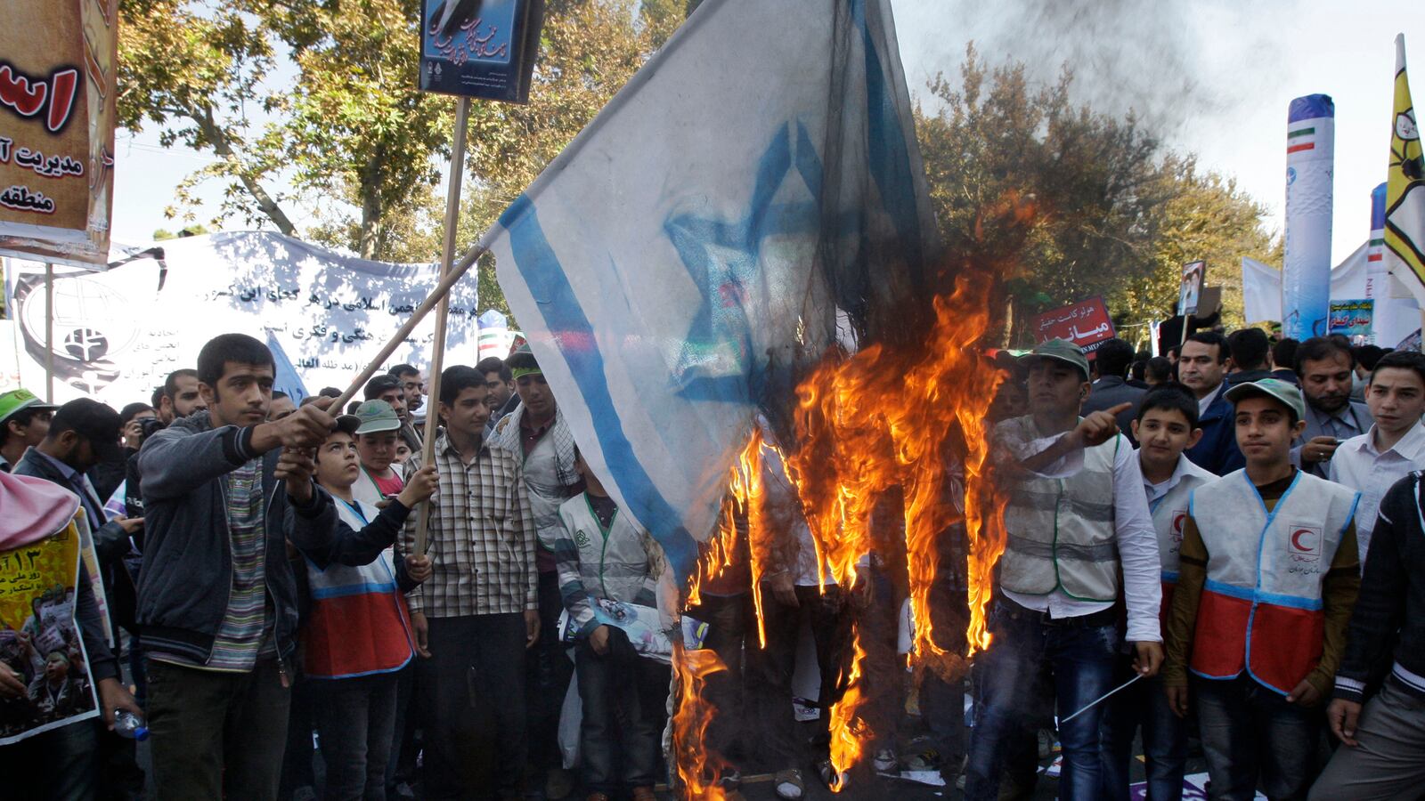 articles/2013/01/05/how-to-stop-the-threat-from-iran-ban-the-bomb/Iran-Israel-tease_ysxyoe