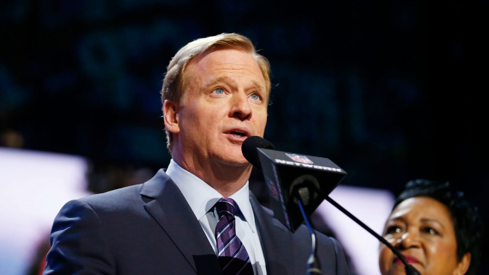 cheats/2016/09/14/nfl-to-spend-100-million-on-head-trauma-research/160914-nfl-head-trauma-cheat_yzvyus