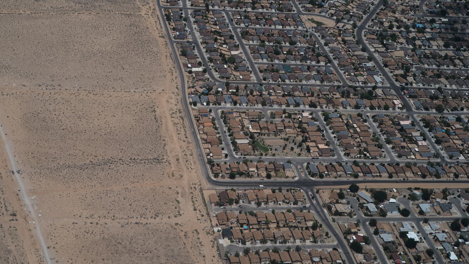 2023-01-06T193221Z_1733458549_RC26LY9E40D8_RTRMADP_3_NEW-MEXICO-SHOOTING-POLITICIANS_rzxbgd