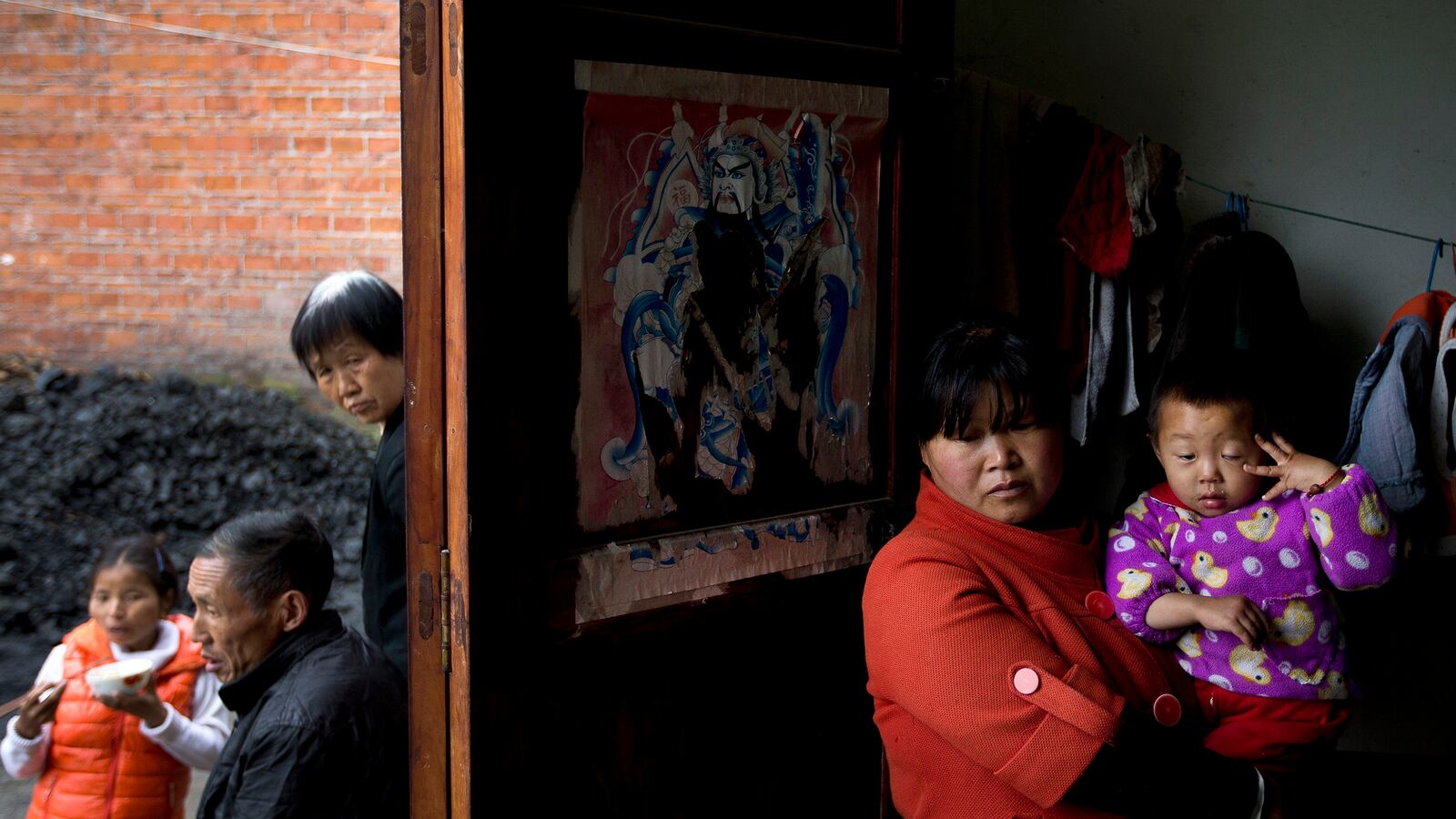 cheats/2013/11/15/china-to-ease-one-child-policy/131115-china-child-cheat_r3cuf3