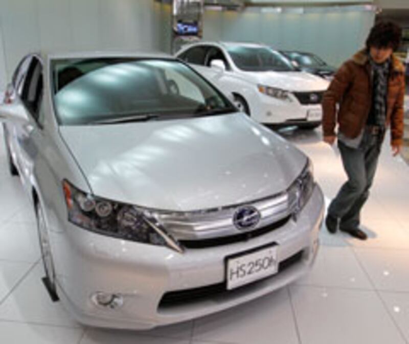 articles/2010/03/01/shoe-leather-heroes/shoe-leather-journalism---toyota_ymmocc