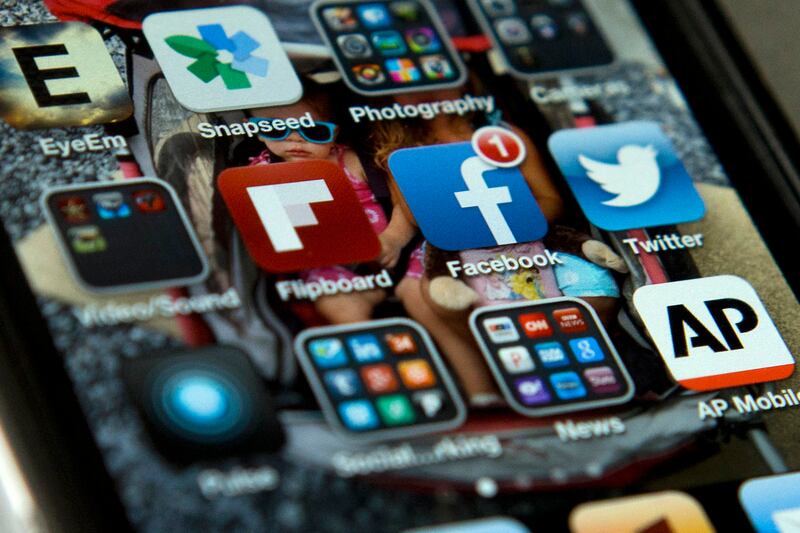 galleries/2013/06/12/summer-road-trip-essentials/apps-summer-road-trip-shopping-guide_dknbvn